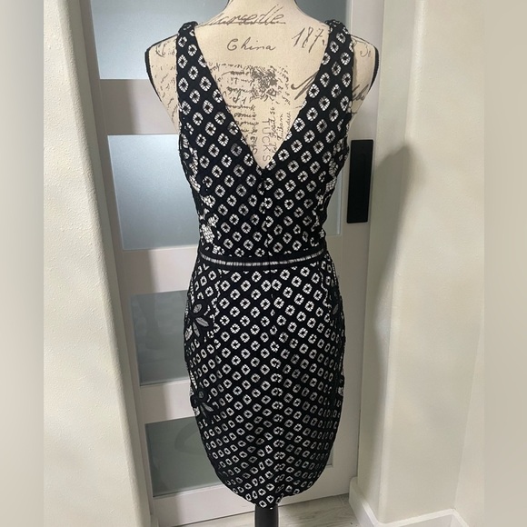 Guess Black Sleeveless Mini Lacey sheath cocktail Dress - Picture 3 of 8